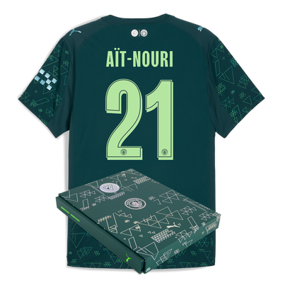 Manchester City EA SPORTS FC Authentic Jersey 2025/26 mit AÏT-NOURI 21-Aufdruck in Geschenkbox