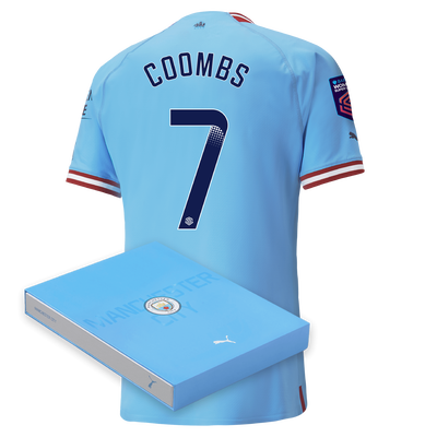 Camiseta Authentic 1ª Equipación Manchester City 2022/23 con estampado de COOMBS en caja de regalo