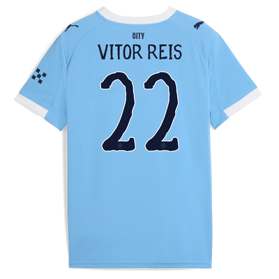 マンチェスター・シティ 2025/26 キッズ ホームユニフォーム（ VITOR REIS 22プリント付き）