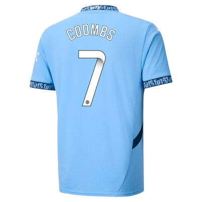 Camiseta 1ª Equipación Manchester City 2024/25 con estampado de COOMBS 7
