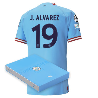Camiseta Authentic 1ª Equipación Manchester City 2022/23 con estampado de J. ALVAREZ en caja de regalo
